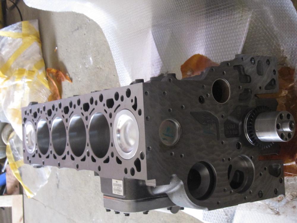 komatsu excavator PC240-8 SAA6D107-1 engine block 6754-SE-0011