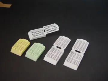 Embedding Cassette Strip Holes with Removable Lid