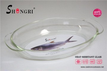 Oval glass baking dish with handle