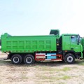 Camion à benne basculante