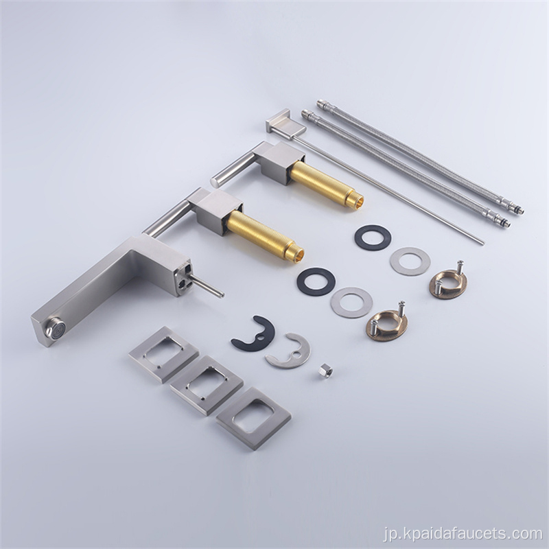 工場では、調整可能な3つのハンドル盆地蛇口を提供しました