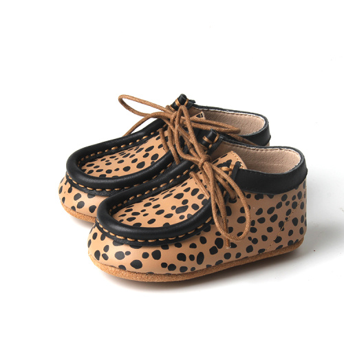 Scarpe casual sveglie del bambino