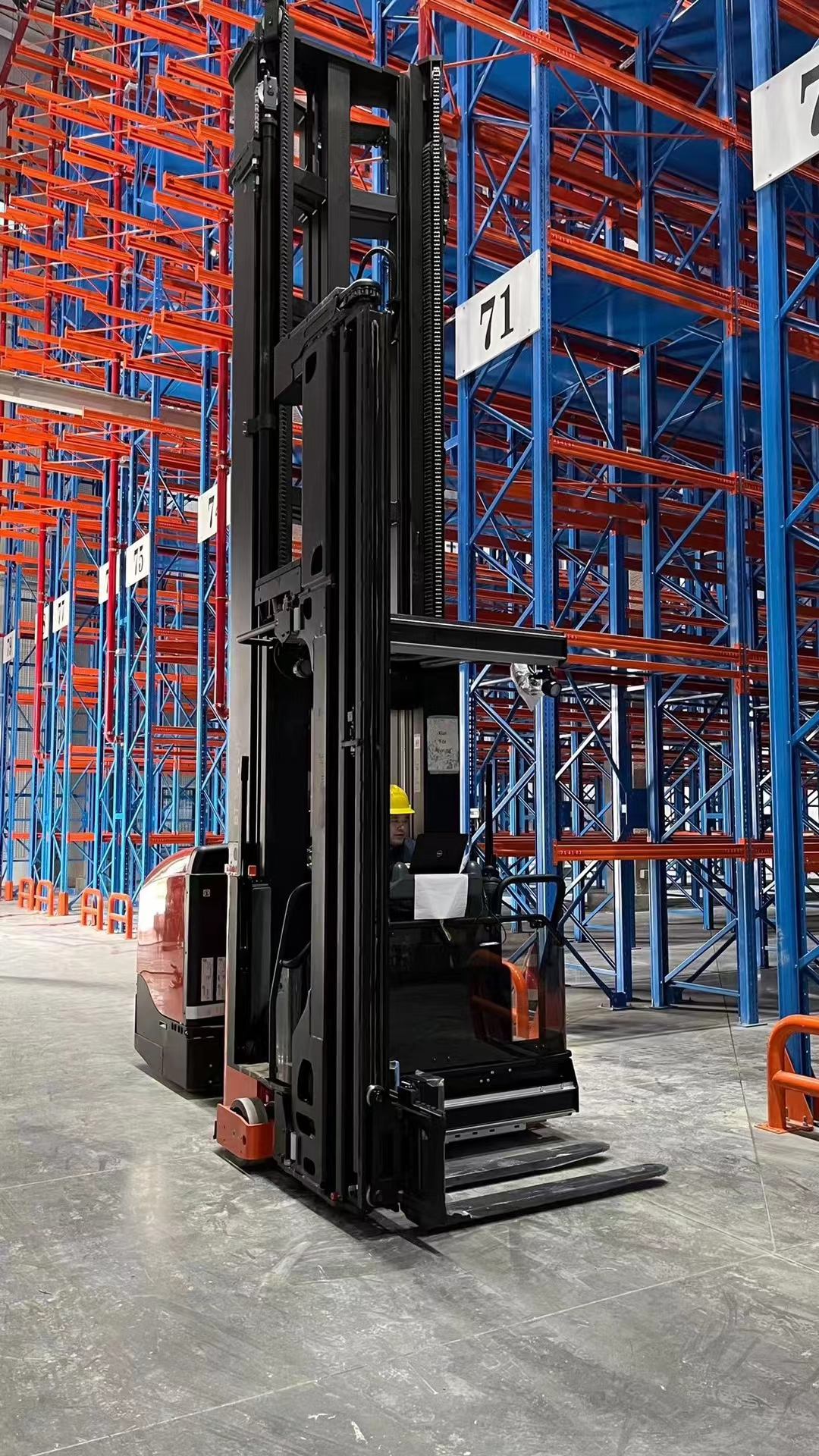 very narrow aisle forklift for sale