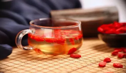 Dried red goji berries