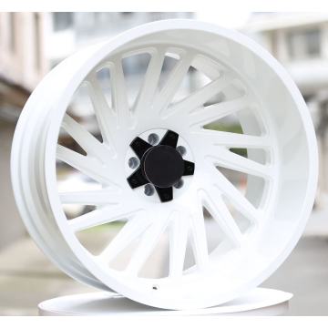 Llanta de 24 pulgadas totalmente pintada de blanco brillante
