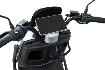 electric cruiser motorcycle with high-capacity