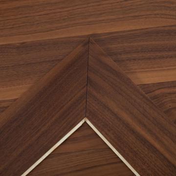 Lantai kayu buatan kayu walnut bergaya Chevron