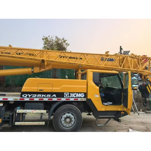Crane de caminhão usada de 25 toneladas com recursos avançados