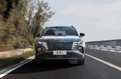 5-seater Comfortable gasoline SUV Hyundai Tucson