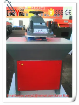Hydraulic swing arm rubber sole cutting machine