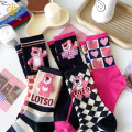 딸기 베어 checkerboard 분홍색 편지 더미 양말
