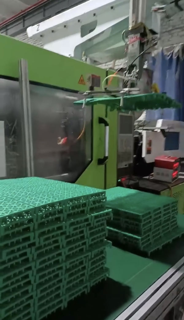 Production of 12-panel suspended flooring.3