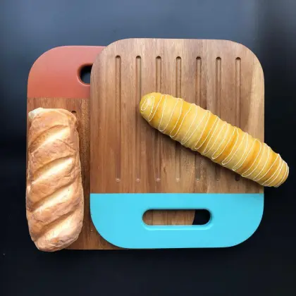 Acacia wood bread cutting board