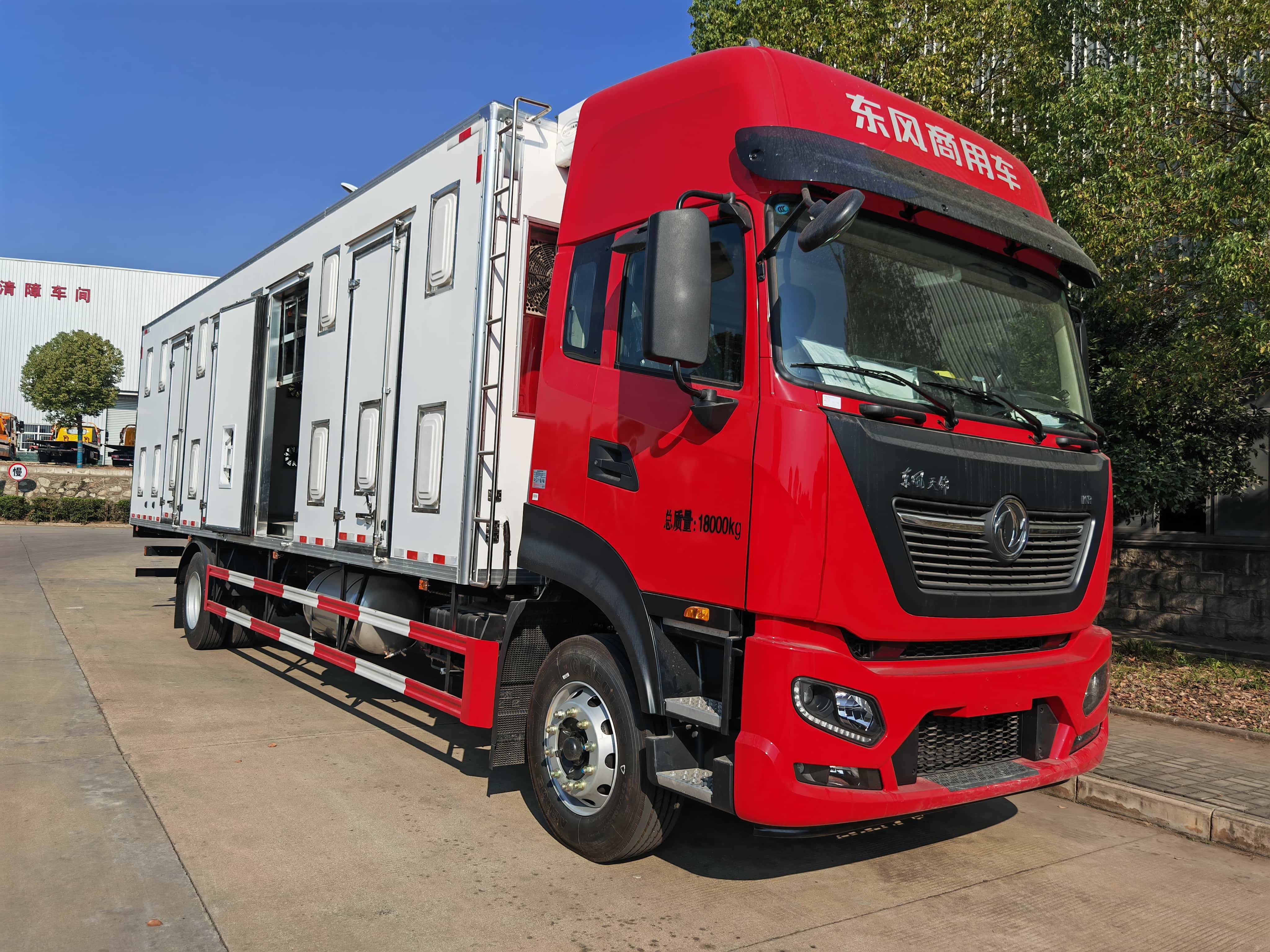 Dongfeng brand 4X2 animal baby transport vehicle