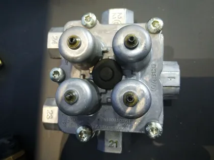 9347144030 Wabco Four circuit protection valve