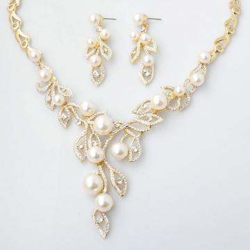 Fashion Jewelry  Necklace Set with Pearl and Swarovski Rhinestone