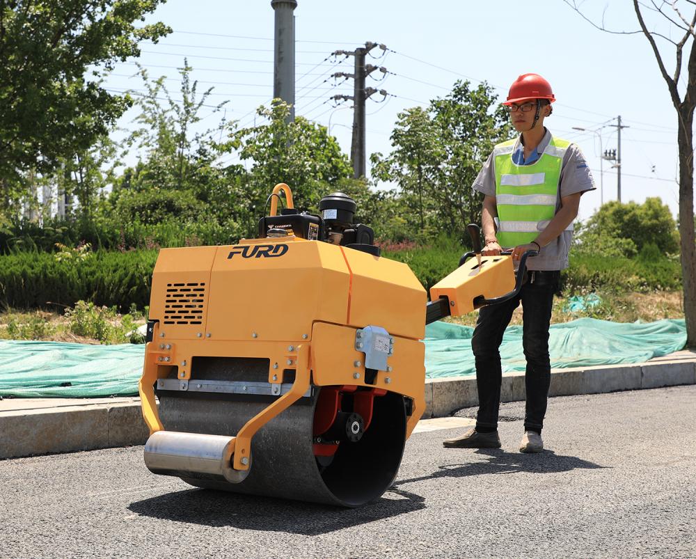 Roller vibratorio vibratorio de tambor individual de 0.5T se vende a un precio reducido