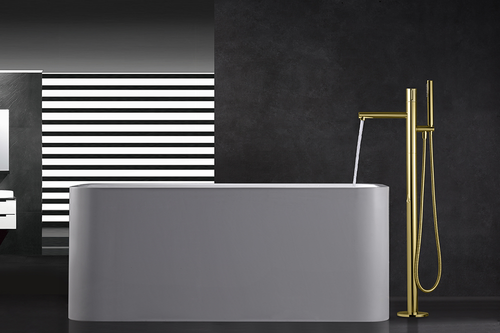 Freestanding Tub Faucets with Sprayers