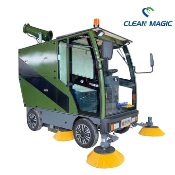 Totally enclosed driving sweeper