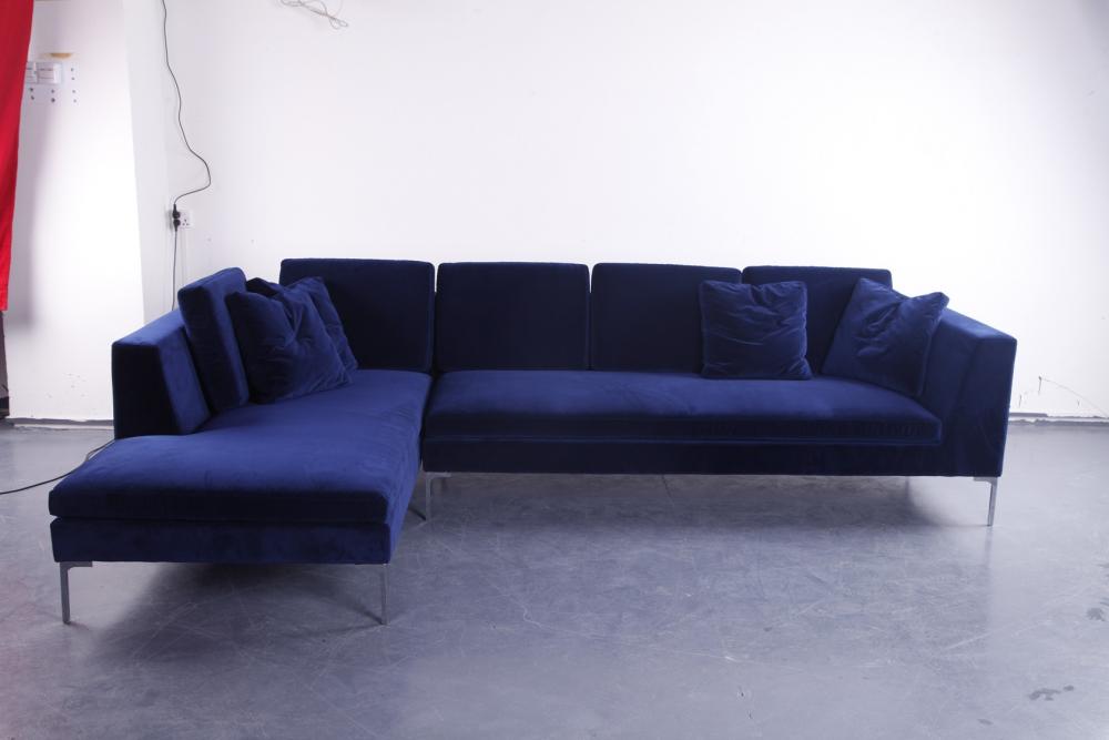 نسخة حديثة من أنطونيو سيتيريو BB Italia Charles Sofa