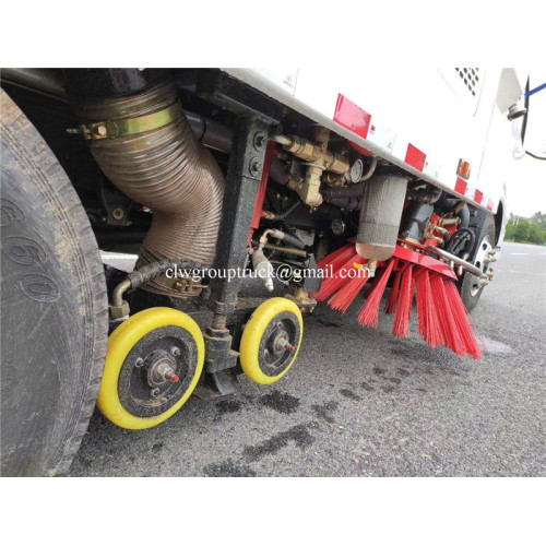 Camión de saneamiento municipal de 130hp en carretera de limpieza de carreteras