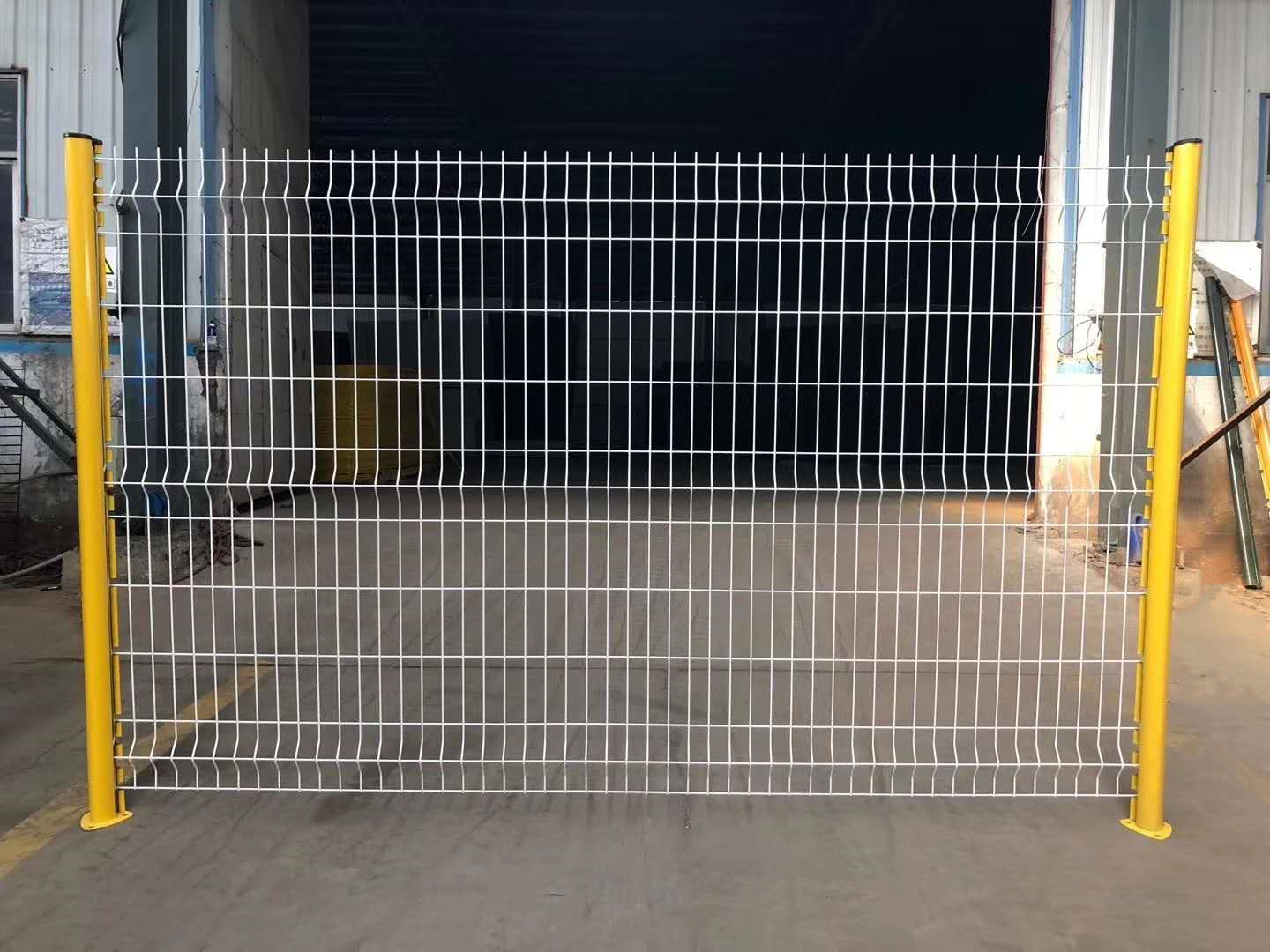Anti climb welded wire mesh fence