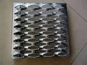 Grip strut safety grating