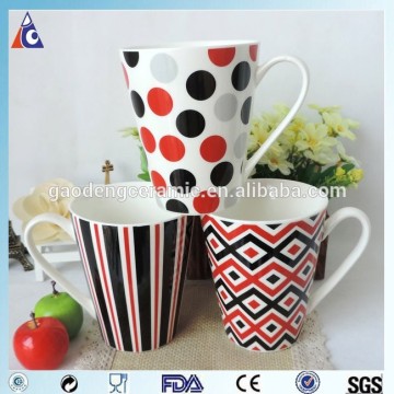 Red and black dot print logo mug set