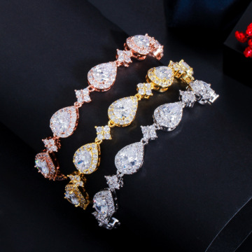 Bracciale a mano di zirconia cubica con design squisito in oro bianco