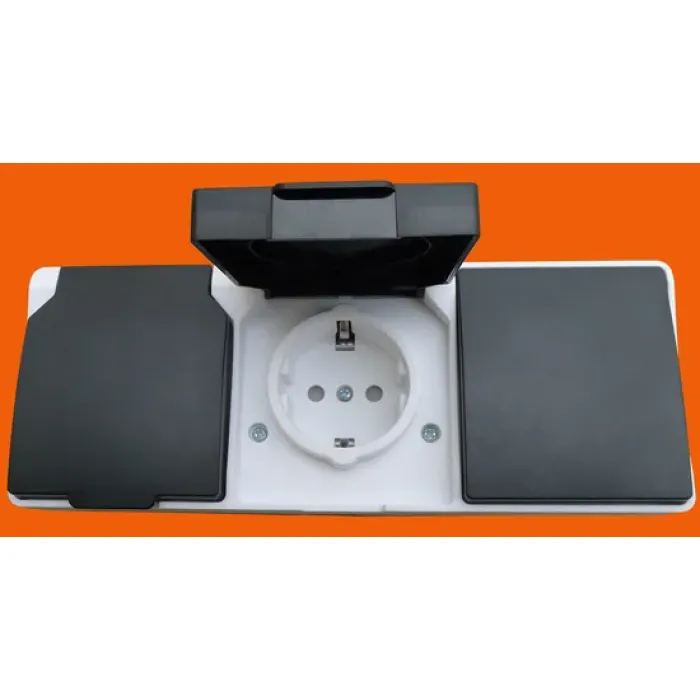 Enchufe europeo resistente al agua IP54 de 3 salidas (S33310)