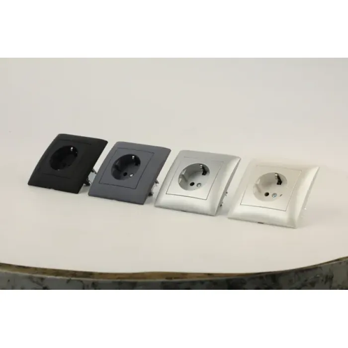 Soket Schuko Tipe Eropa dengan Basis Keramik