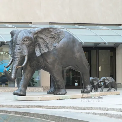 Golden bronze elephant mother and baby sculpture for garden decoration