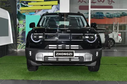 Beijing Automobile MID Large 5 Seat Offroad SUV 4X4 BAIC BJ30 New/Used Cars