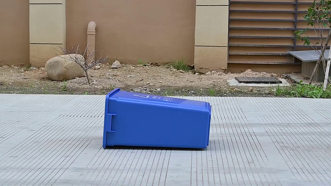 60L Plastic Trash Can with Lid for Bathroom and Corridor