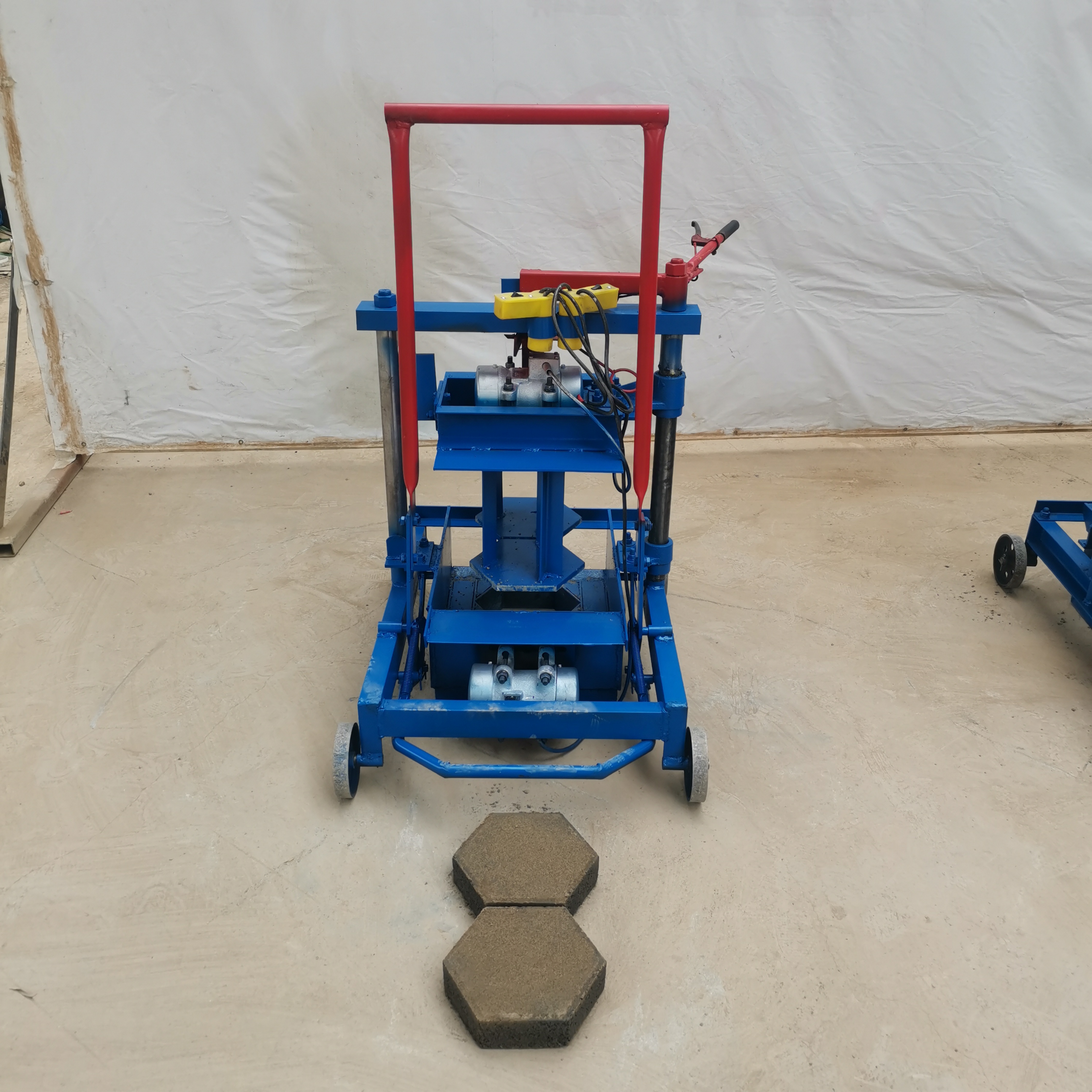 Small Mobile Concrete Block Brick Machine - 240-115-53mm Solid Cement ...