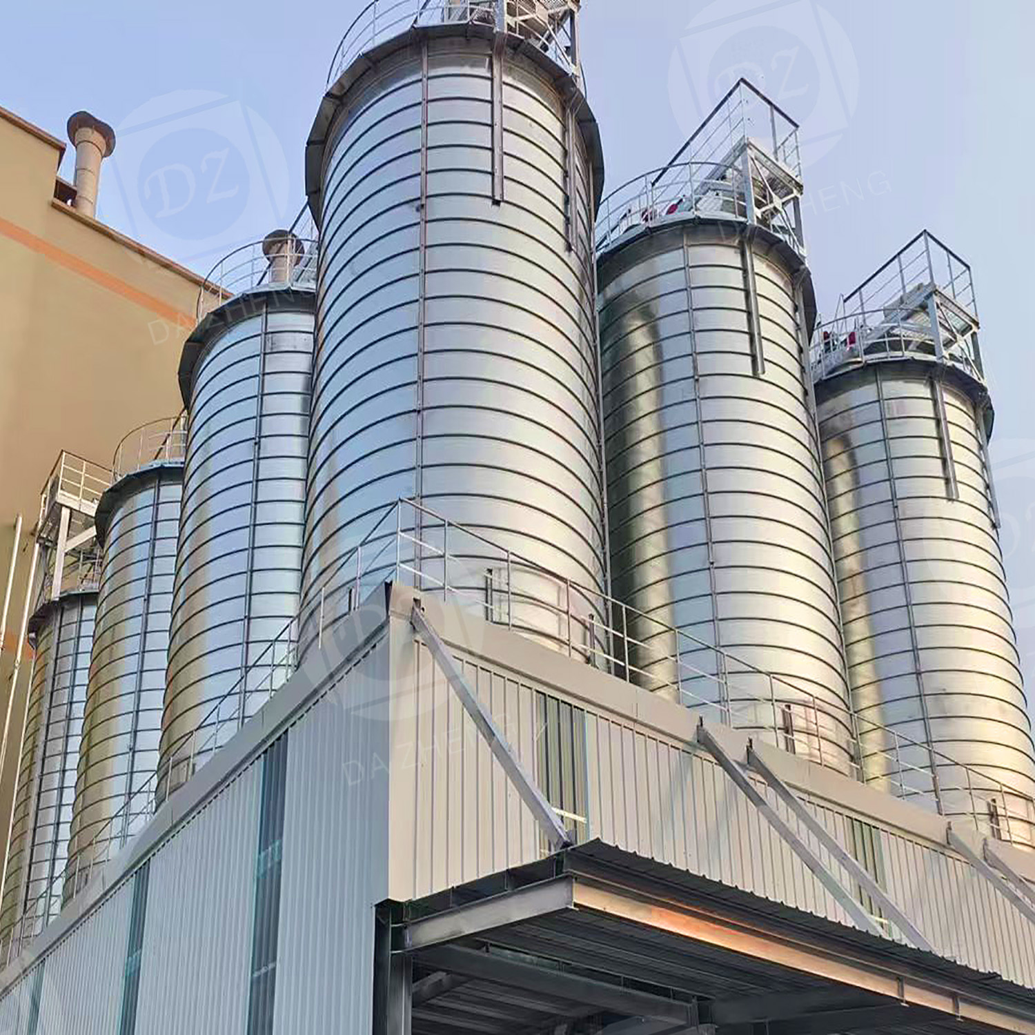 Raw material silos for beer breweries