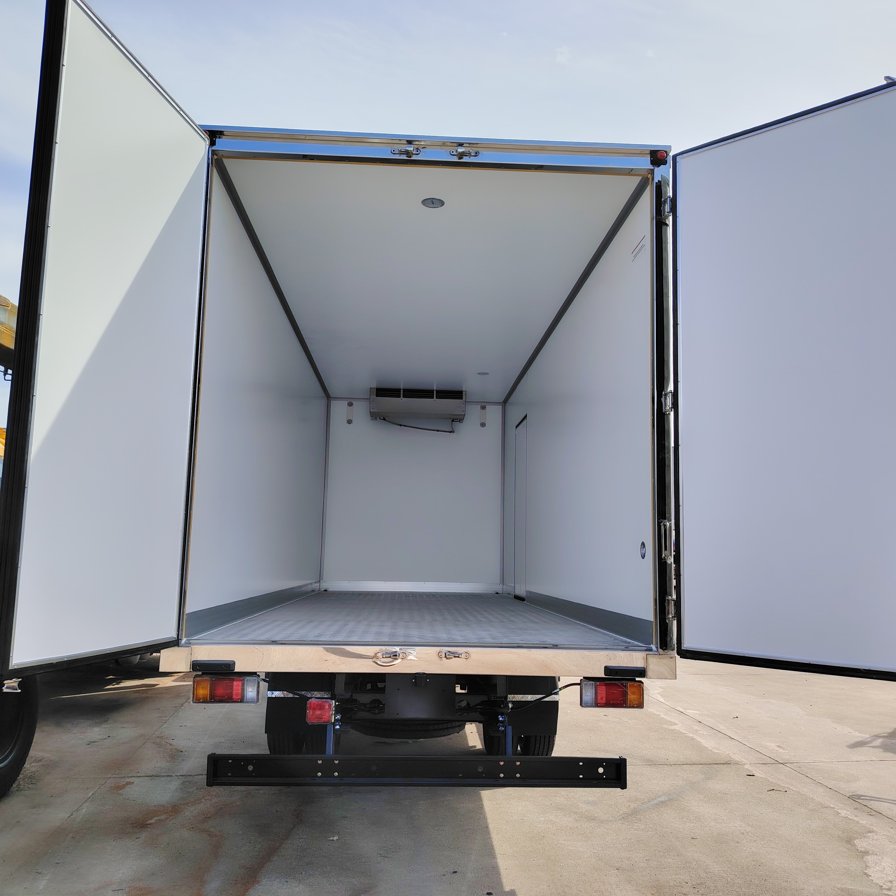 ISUZU vegetable Food freezer Refrigerator truck