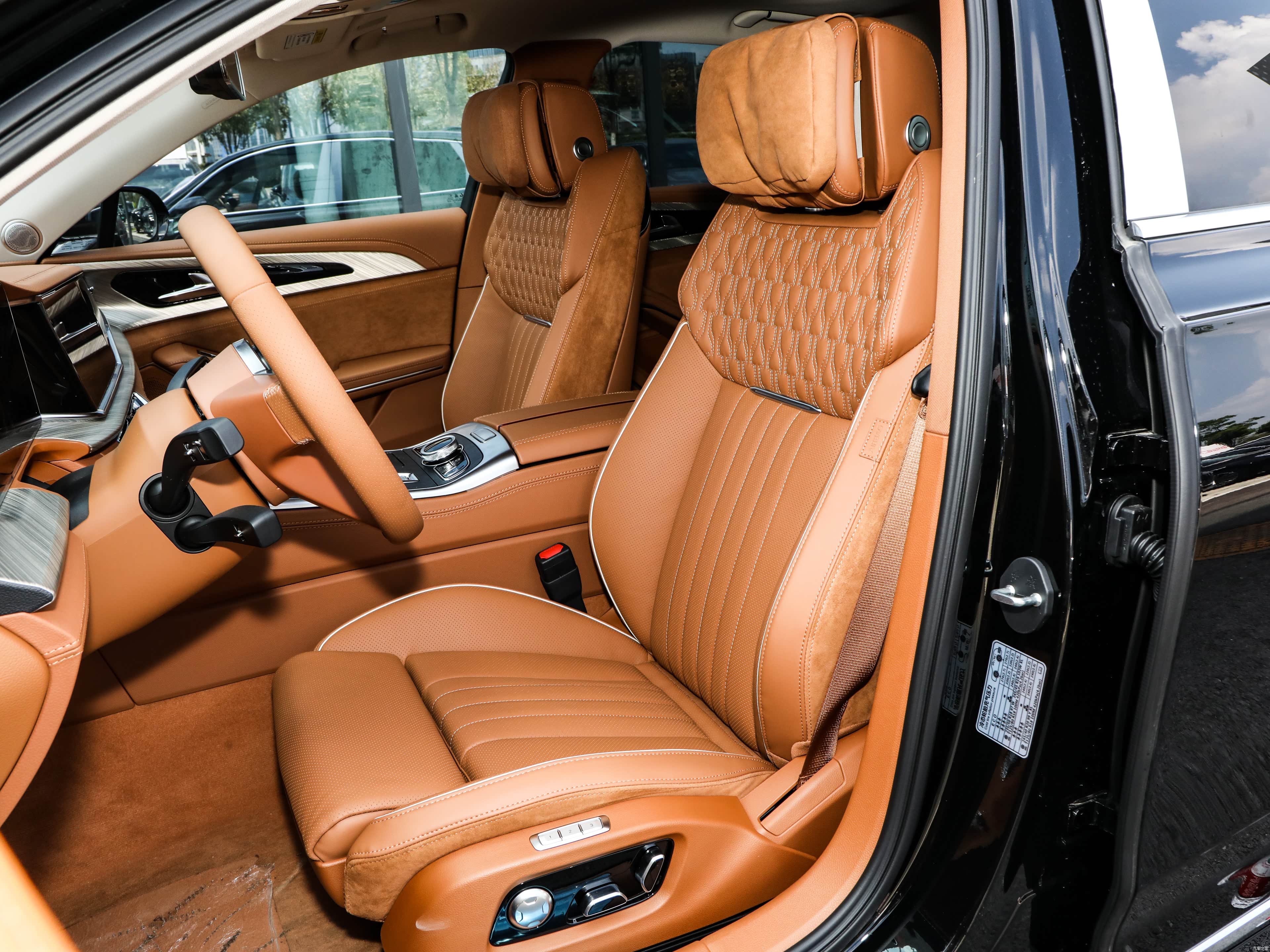 HONGQI H9 Interior