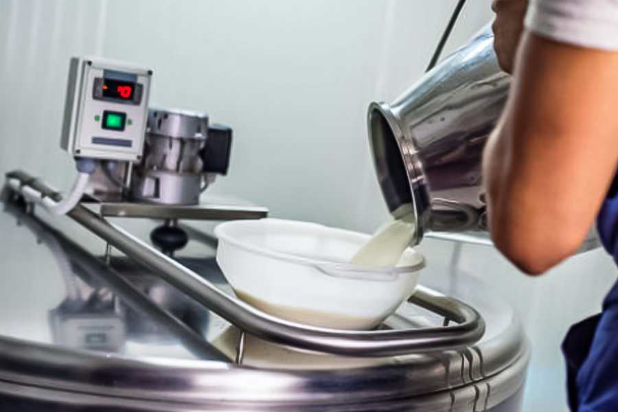 Ultra-high pressure microfluidizer