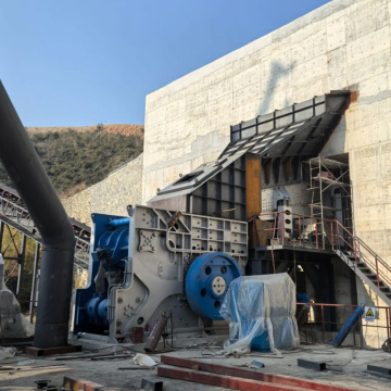Triturador giratório horizontal, processamento mineral de rocha dura, britagem seletiva, controle inteligente, fornecimento de equipamentos de mineração