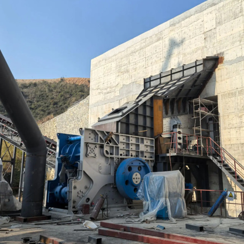 Triturador giratório horizontal, processamento mineral de rocha dura, britagem seletiva, controle inteligente, fornecimento de equipamentos de mineração