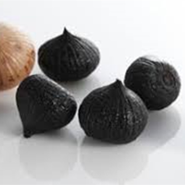 peeled black garlic 