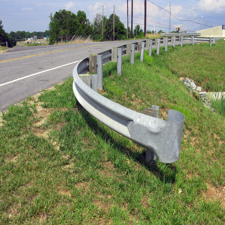 منتج البيع المباشر الشهير للشركة المصنعة هو Highway GuardRail