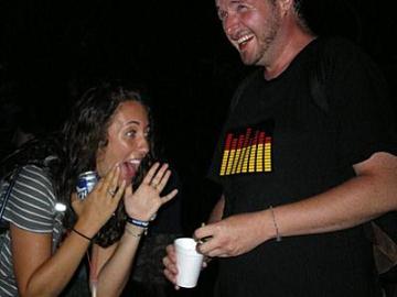 El flashing t-shirt