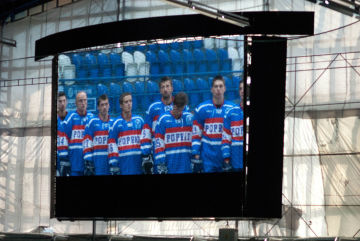 Super Bright Thin Stadium Led Display , Led Business Signs 50 / 60hz With Dvd , Tv Signal