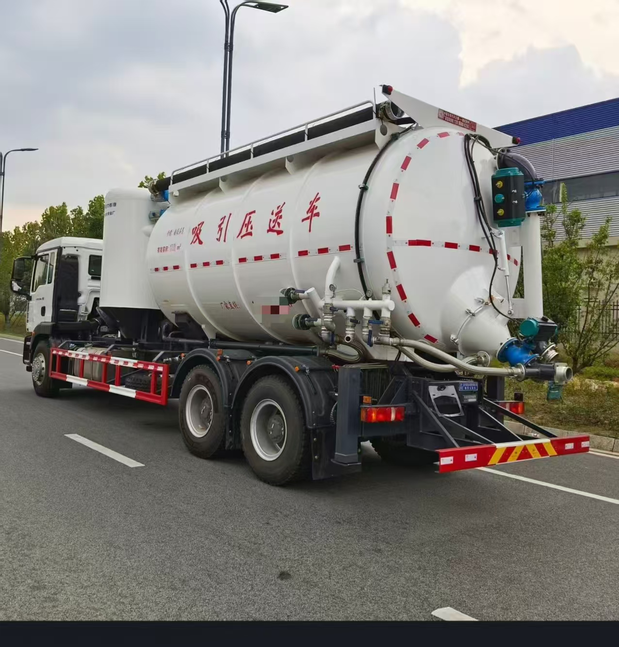 Professional Vacuum Sewage Suction Vehicle