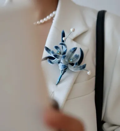 Empty valley orchid non-legacy velvet brooch