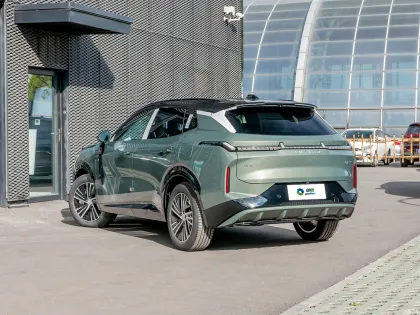 Lynk & Co 08: 2023 Chinese PHEV SUV