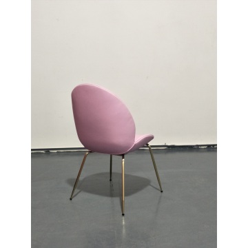 Chaise de salle à manger en tissu de scarabée Gubi moderne