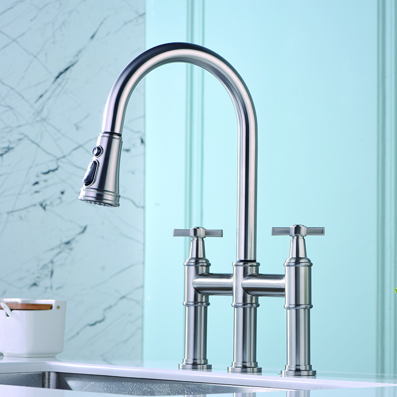 Faucet jembatan tiga lubang dengan semprotan pull-down